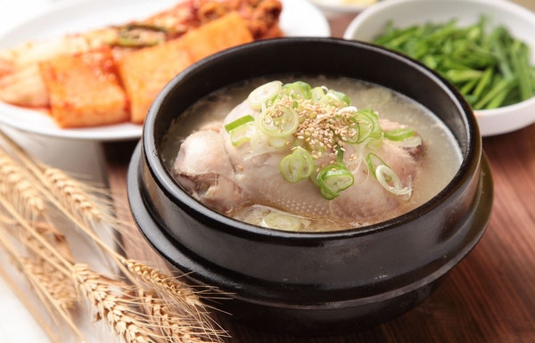 ミシュラン獲得の人気店からサムゲタンをお取り寄せ。美味しい食べ方や