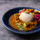 25種類以上のスパイスを使った名物チキンカレー | MANOS