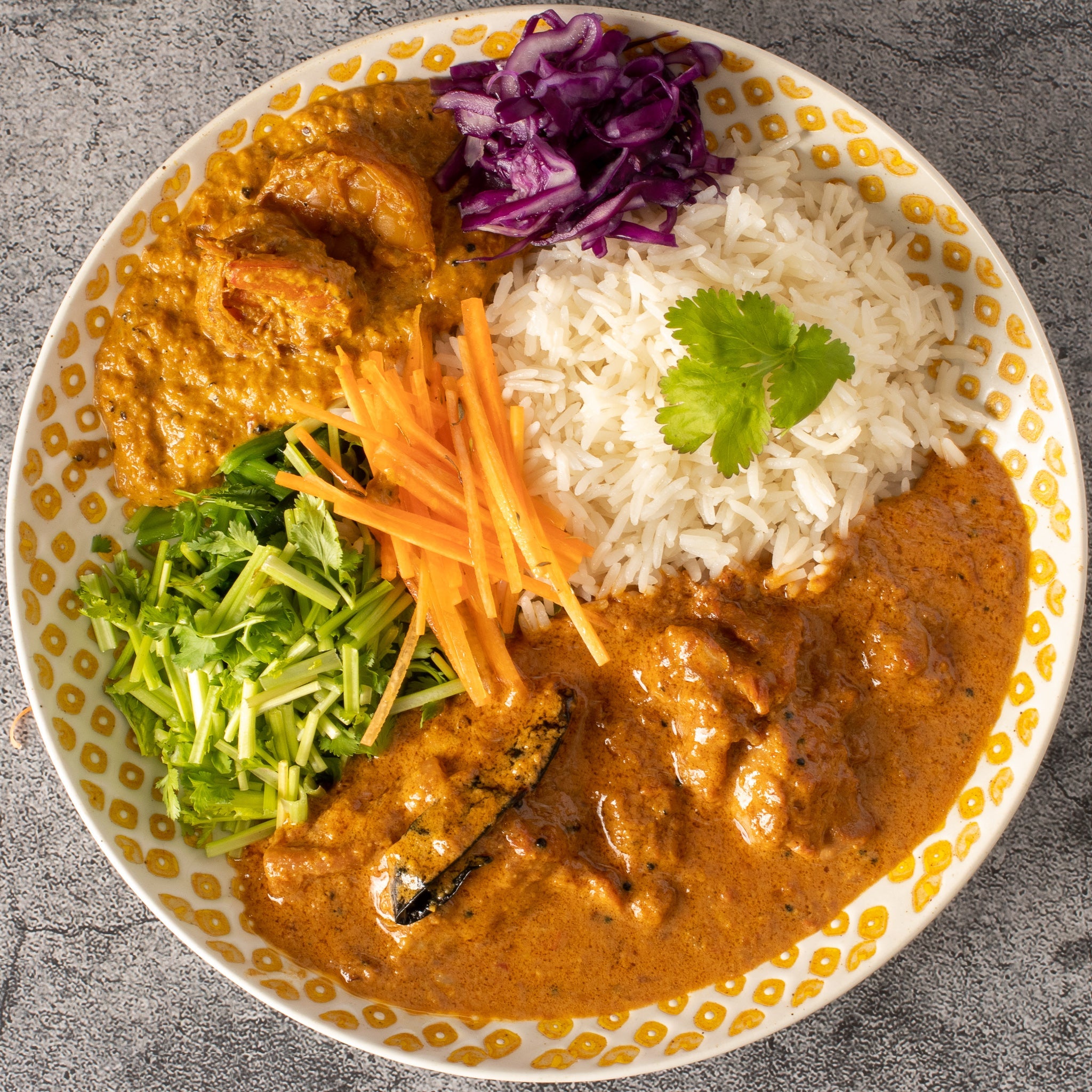 【1日30食限定】リッチなカシューナッツとチキンのカレー&エビカレーセット | サンラサー