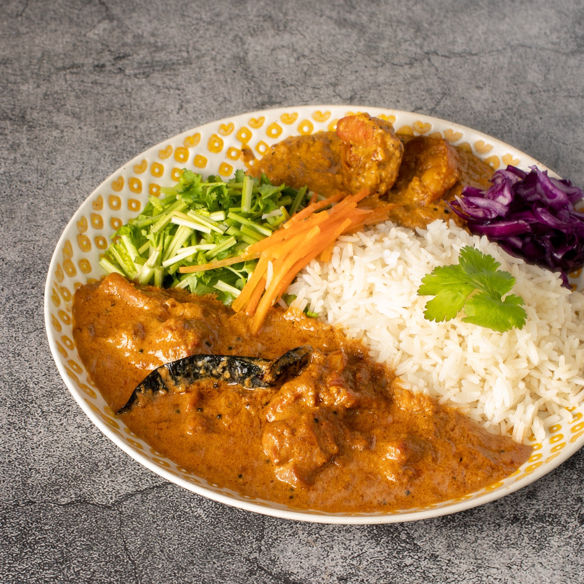 【1日30食限定】リッチなカシューナッツとチキンのカレー&エビカレーセット | サンラサー